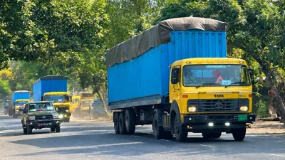 বুধবার সকালে তেজস্ক্রিয় পারমাণবিক জ্বালানিবাহী গাড়িটি প্রকল্প এলাকায় প্রবেশ করে। ছবি: বাংলা ট্রিবিউন