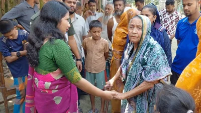 চাঁদপুরের শাহরাস্তি উপজেলায় ছয় ছেলের কারও ঘরে আশ্রয় না পাওয়া ৮৫ বছরের বৃদ্ধা জয়নব ভানুর ঠাঁই হয়েছে সৌদিপ্রবাসী সেজো ছেলে আনোয়ার হোসেনের ঘরে