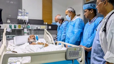 ড. আবদুল মঈন খানকে দেখতে এভারকেয়ার হাসাপাতালে রুহুল কবির রিজভী 