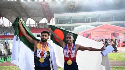 মাঠে ইমরানুর রহমান ও শিরিন আক্তার