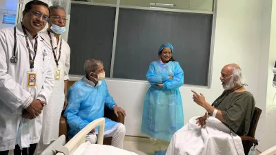 ভারকেয়ার হাসপাতালে চিকিৎসাধীন বিএনপির স্থায়ী কমিটির সদস্য ও এলজিআরডি মন্ত্রী ড. আবদুল মঈন খানকে দেখতে গেছেন রাষ্ট্রপতি মির্জা ফখরুল ইসলাম আলমগীর
