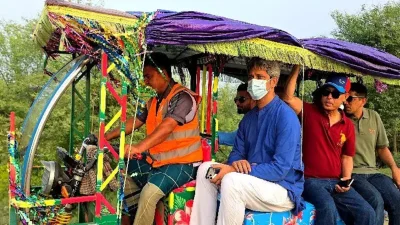 ভ্যানে চড়ে সূর্যাস্ত উপভোগ করেছেন দুই মন্ত্রী-প্রতিমন্ত্রী