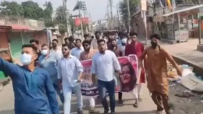নিষিদ্ধঘোষিত ছাত্রলীগের নেতাকর্মীদের ঝটিকা মিছিল