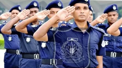 কয়েকজন পুলিশ সদস্য (ছবি: সংগৃহীত)