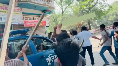 গোপালগঞ্জে ‘জয় বাংলা’ স্লোগান দিয়ে পুলিশের ওপর হামলা চালিয়েছেন কার্যক্রম নিষিদ্ধ সংগঠন ছাত্রলীগ ও যুবলীগের নেতাকর্মীরা
