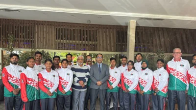 দলের সঙ্গে ইরাকে নিযুক্ত বাংলাদেশের রাষ্ট্রদূত মেজর জেনারেল মো. মাকসুদুল হক।