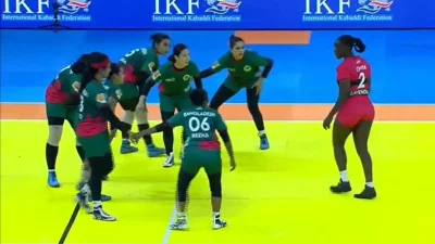 ভারতের আহমেদাবাদে কমনওয়েলথ কাবাডি চ্যাম্পিয়নশিপে বাংলাদেশ-কেনিয়ার নারী দলের খেলার দৃশ্য