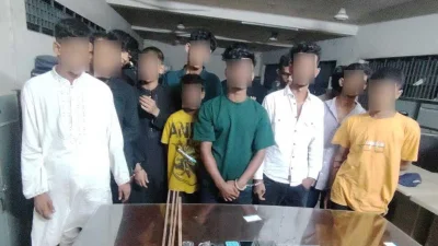 নারী, পুরুষ ও কিশোরসহ ১৩ জনকে গ্রেফতার করেছে পুলিশ