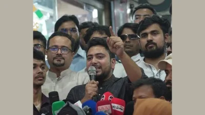 যাত্রাবাড়ী এলাকায় লিফলেট বিতরণ কর্মসূচিতে নাহিদ ইসলাম