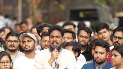 পথসভায় বক্তব্য রাখছেন আখতার হোসেন এমপি