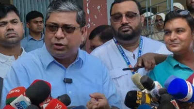 বগুড়ার শিবগঞ্জ সরকারি পাইলট বালিকা উচ্চবিদ্যালয়ে ছাত্রীদের মধ্যে বাইসাইকেল বিতরণ শেষে সাংবাদিকদের এক প্রশ্নের জবাবে কথা বলেন প্রতিমন্ত্রী মীর শাহে আলম