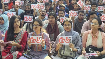 উপাচার্য পুনর্বহালের দাবিতে শাটডাউন কর্মসূচি শুরুর ৩৪তম দিনে এসে শ্রেণিকক্ষে ফেরার আগ্রহের কথা জানিয়েছেন চট্টগ্রাম প্রকৌশল ও প্রযুক্তি বিশ্ববিদ্যালয়ে (চুয়েট) আন্দোলনে নামা শিক্ষক-শিক্ষার্থীরা