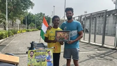 ভক্তের সঙ্গে রুতুরাজ।