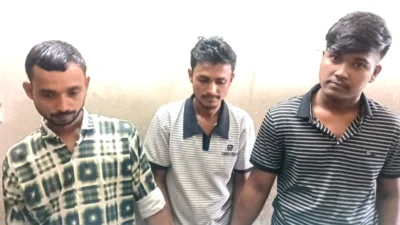 দণ্ডপ্রাপ্ত বাসের তিন যাত্রী