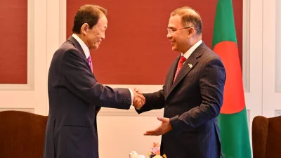 জাপানের সাবেক প্রধানমন্ত্রী তারো আসোর নেতৃত্বে জাপান-বাংলাদেশ সংসদীয় মৈত্রী লীগের একটি উচ্চপর্যায়ের প্রতিনিধিদল প্রধানমন্ত্রী তারেক রহমানের সঙ্গে সৌজন্য সাক্ষাৎ করে। ছবি: পিএমও