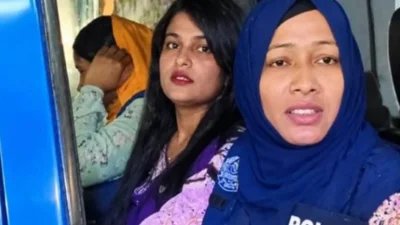 সরকার ও আইনশৃঙ্খলা পরিস্থিতির সমালোচনা করে ক্ষোভ প্রকাশ করার পর বিএনপি নেতাকর্মীদের উত্তেজনার মুখে আটক নারী উদ্যোক্তা সাথী আক্তারকে কারাগারে পাঠিয়েছেন আদালত