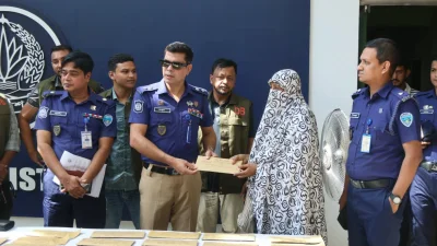 উদ্ধার করা মোবাইল মালিকদের হাতে তুলে দেওয়া হয়েছে