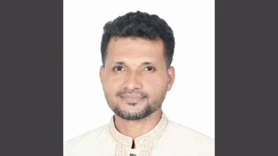 মোটরসাইকেলে বসে ছিলেন যুবক, গুলি করে চলে গেলো দুজনে