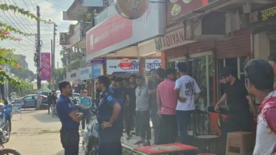 ঘটনাস্থলে পুলিশ