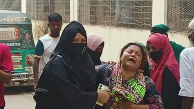 নিহত খোরশেদ আলমের স্ত্রী আকলিমা আক্তারের আহাজারি