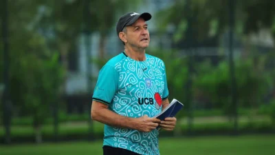 প্রধান কোচ টমাস ডুলি।