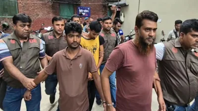 বগুড়ার শিবগঞ্জে পুলিশ পরিচয়ে ১০২ ভরি স্বর্ণ ছিনতাইয়ের ঘটনায় চারজনকে গ্রেফতার করা হয়েছে