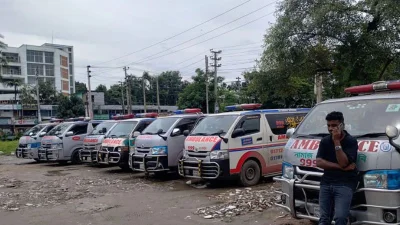ঢামেকে দ্বিতীয় দিনে বেসরকারি অ্যাম্বুলেন্স ধর্মঘট