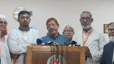 আগারগাঁওয়ে নির্বাচন কমিশন কার্যালয়ে প্রধান নির্বাচন কর্মকর্তার সঙ্গে সৌজন্য সাক্ষাৎ শেষে সাংবাদিকদের ব্রিফিং