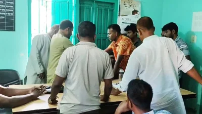 ইউনিয়ন পরিষদে ঢুকে সদস্যকে মারধর