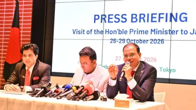 সাংবাদিকদের ব্রিফ করছেন প্রধানমন্ত্রীর অতিরিক্ত প্রেস সচিব আতিকুর রহমান রুমন