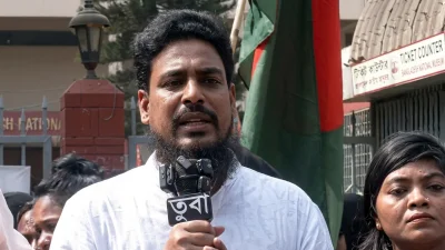 শাহবাগে জাতীয় নারীশক্তির মানববন্ধনে প্রধান অতিথি হিসেবে বক্তব্য রাখেন জাতীয় নাগরিক পার্টির (এনসিপি) সদস্য সচিব আখতার হোসেন
