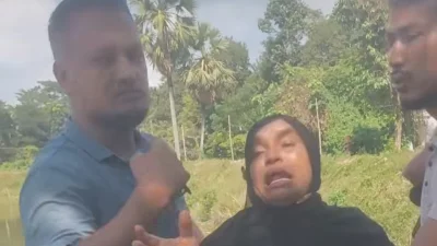 অস্ত্রের মুখে নারীর টাকা ছিনতাই