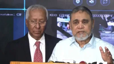 ঠাকুরগাঁও-১ উপনির্বাচন উপলক্ষে গঠিত আইনশৃঙ্খলা সমন্বয় সেল পরিদর্শন শেষে সাংবাদিকদের সঙ্গে কথা বলেন প্রধান নির্বাচন কমিশনার (সিইসি) এ এম এম নাসির উদ্দিন