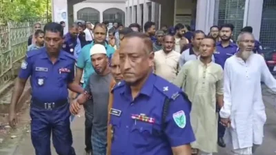 আদালত চত্বরে দণ্ডপ্রাপ্ত আসামিরা