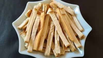 পাউরুটির সাইডের বাদামি অংশ (ছবি: সংগৃহীত)