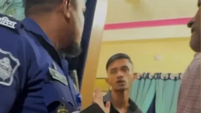 থানায় পুলিশের সঙ্গে ছাত্রলীগের নেতা দেওয়ান শাহনেওয়াজ চৌধুরী প্রিন্স