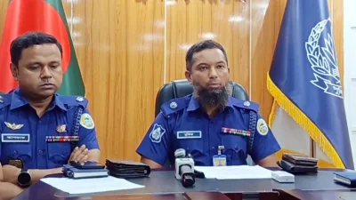 বরগুনা পুলিশ সুপারের কার্যালয়ে সংবাদ সম্মেলনে বক্তব্য দেন অতিরিক্ত পুলিশ সুপার মুকিত হাসান খাঁন।
