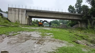 খাল-রাস্তা ছাড়াই আড়াই কোটি টাকার সেতু