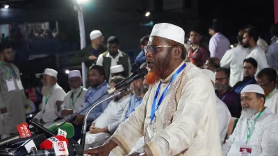 যশোরের মুড়লী মোড়ে ১১ দলীয় ঐক্যের লংমার্চ উপলক্ষে আয়োজিত পথসভায় বক্তব্য দেন জামায়াতে ইসলামীর সেক্রেটারি জেনারেল মিয়া গোলাম পরওয়ার