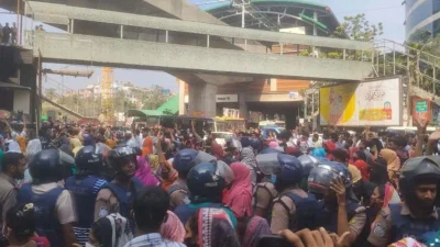 মিরপুরে পোশাকশ্রমিকদের আন্দোলন