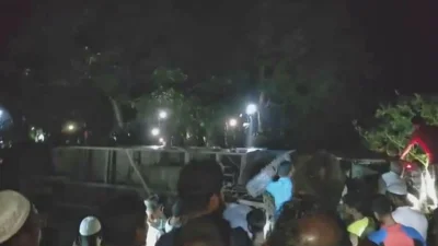 বাসের চাপায় সাতক্ষীরার পাটকেলঘাটায় আব্দুল খালেক মোড়ল নামে এক পথচারী নিহত হয়েছেন