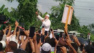 ফরিদপুরের ভাঙ্গায় লংমার্চের পথসভায় বক্তব্য দেন জামায়াত আমির শফিকুর রহমান।