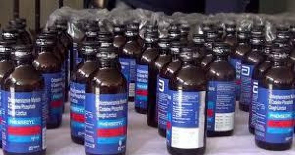 হিলিতে ভারত থেকে আনা মদ, ফেনসিডিল ও গাঁজা উদ্ধার