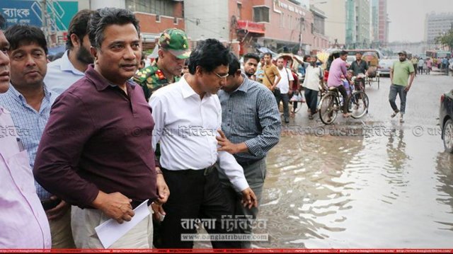 রাজধানীর রাজপথে পানি, পরিদর্শনে ঢাকা উত্তর সিটি করপোরেশনের মেয়র আনিসুল হক