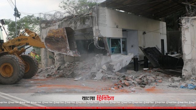 বনানীতে মোনায়েম খার বাড়ির জায়গা উদ্ধার করেন আনিসুল হক। জায়গাটি নতুন করে সাজানোর পরিকল্পনা ছিল তার।