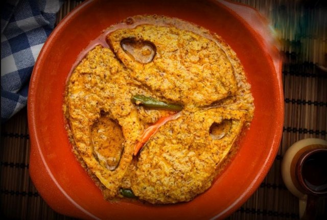 রেসিপি: সহজ উপায়ে সর্ষে ইলিশ