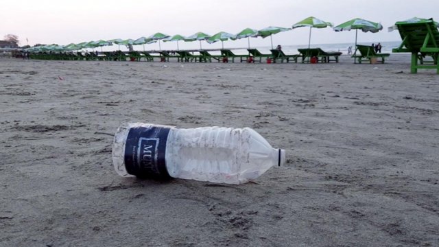 আবর্জনাতেই তলিয়ে যাবে সেন্টমার্টিন
