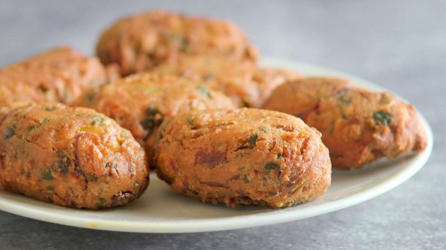 দশ মিনিটেই ডিম-পেঁয়াজের পাকোড়া