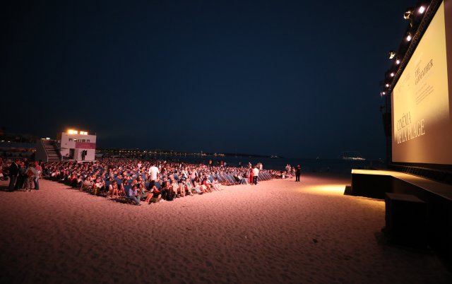 খোলা আকাশের নিচে বিনামূল্যে ছবি দেখার আয়োজন