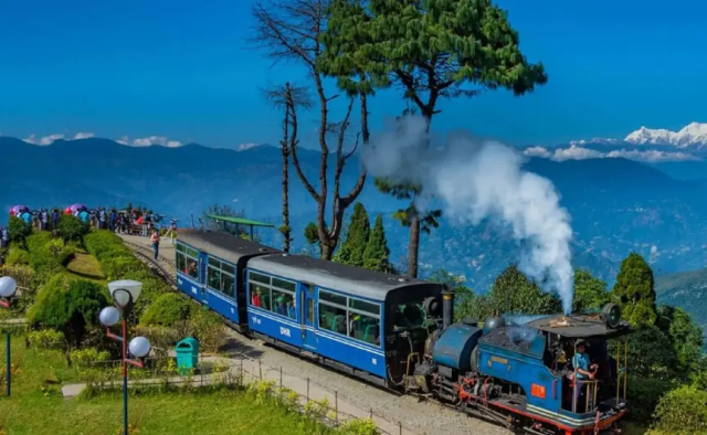 দার্জিলিংয়ের টয় ট্রেন